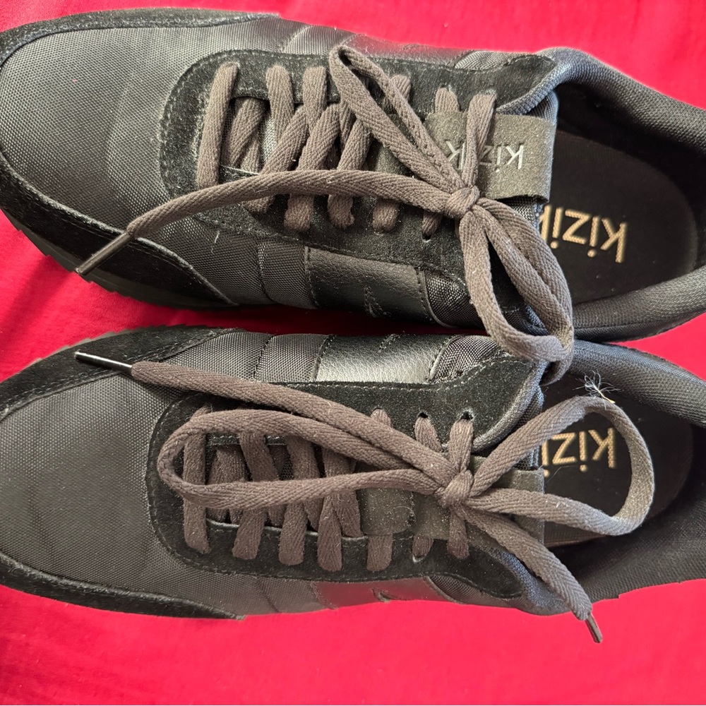 Women's Black Sneakers